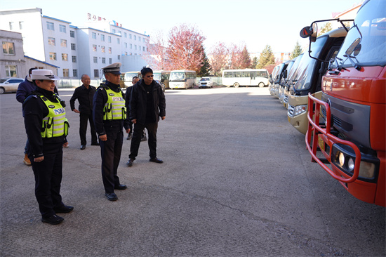 筑牢交通防線 嚴(yán)守安全底線  泉林公司開展通勤車安全專項(xiàng)檢查（2）.jpg