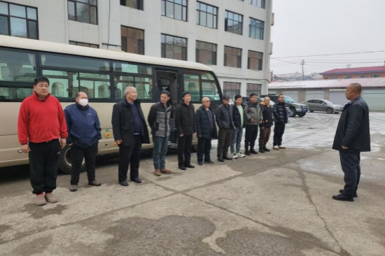 1765351667639793.jpg 撫安林場(chǎng)組織開(kāi)展通勤車安全應(yīng)急演練活動(dòng)(2)_副本.jpg