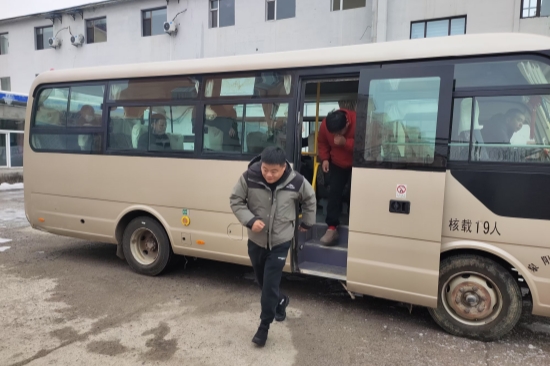 1765351671687588.jpg 撫安林場(chǎng)組織開(kāi)展通勤車安全應(yīng)急演練活動(dòng)(1).jpg